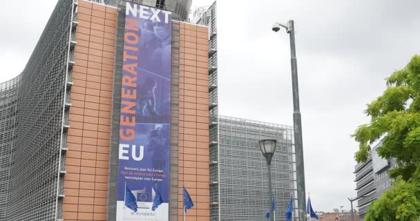 Bruxelles Belgio Luglio 2020 Bandiere Europee Vento Fronte Allo Striscione — Video Stock