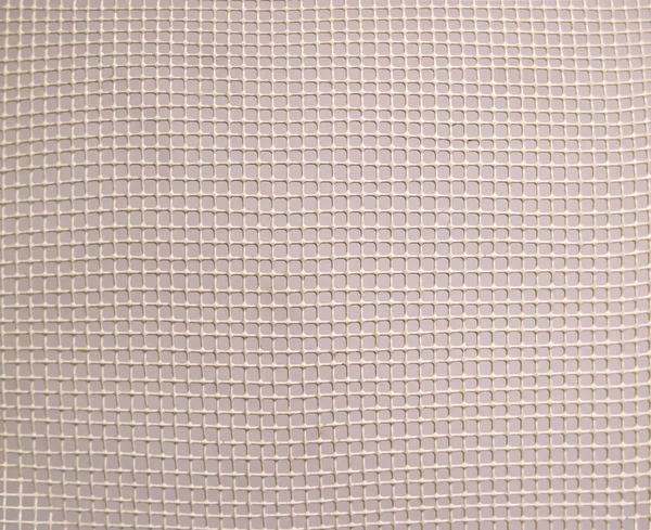 Staal, ijzer, metaalgaas op een witte achtergrond, een vierkante cel — Stockfoto