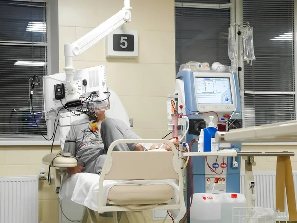 Blutreinigung Hämodialyse Der Patient Unterzieht Sich Dem Verfahren Der Nierenersatztherapie Stockbild