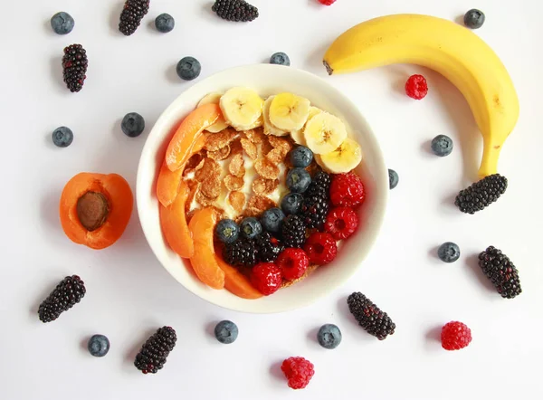 Micul Dejun Sănătos Iaurt Grecesc Fructe Fulgi Porumb — Fotografie, imagine de stoc