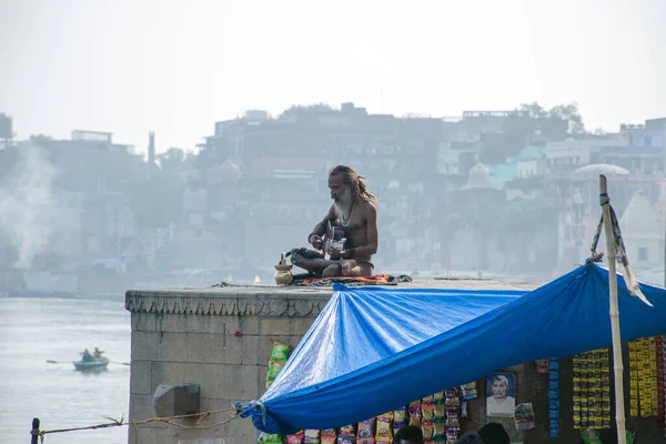 Varanasi Uttar Pradesh India Novembro 2016 Naga Sadhu Tocando Guitarra — Fotografia de Stock