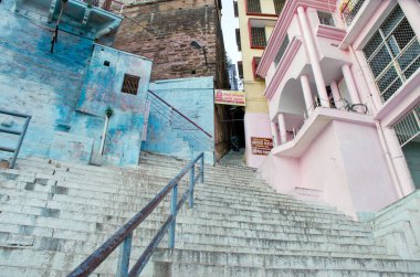 Varanasi Ganga ghat varanasi Hindistan 'daki merdiven deseni