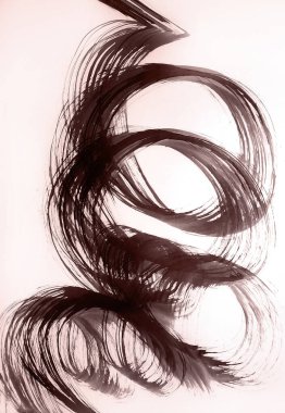 Sayfa biçiminde geniş bir fırçayla yansıma yolu. Formatta geniş mürekkep fırçasıyla kaligrafi. Soyut kâr. Bir yılanın silueti atlamaya hazırlanıyor.