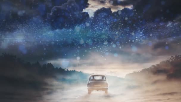 汽车在大雾中行驶的视频和星空中的粒子运动 以一种抽象的方式冥想能量放松的好处 — 图库视频影像
