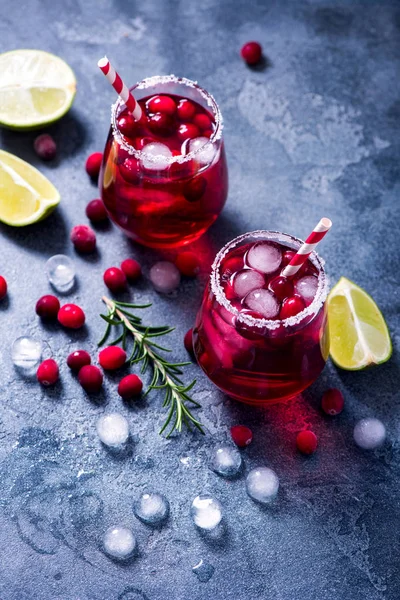 Cocktail Cranberry Frio Com Limão Alecrim Bebida Festiva Punsh — Fotografia de Stock