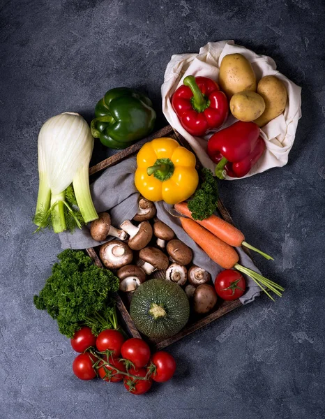 Organik sebzeler, çevre dostu depolama ve alışveriş, sıfır wast — Stok fotoğraf