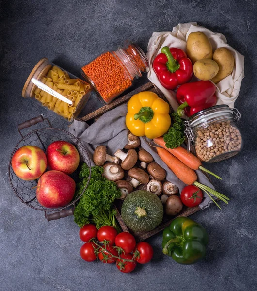 Yeniden kullanılabilir pamuk torba, cam kavanoz organik sebze ve gıda, — Stok fotoğraf