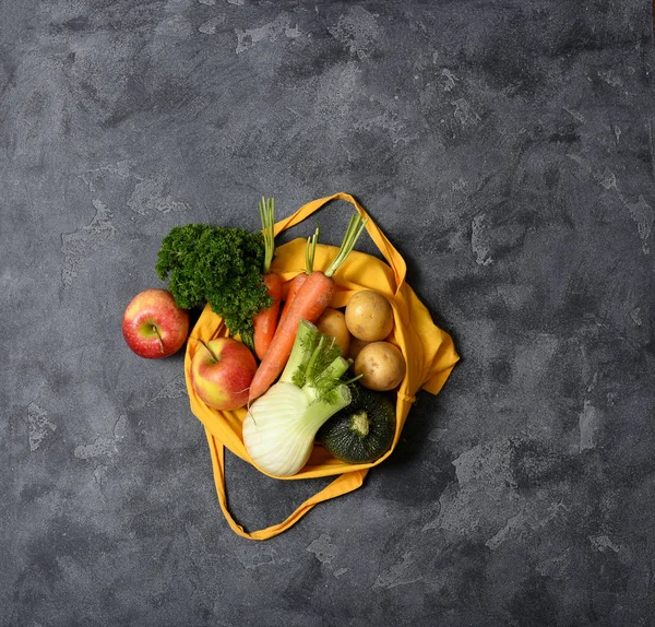 Hortalizas y frutas orgánicas frescas del mercado agrícola en reus — Foto de Stock