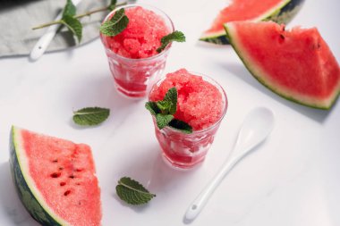 Karpuz şerbeti veya granita, ferahlatıcı yaz tatlısı