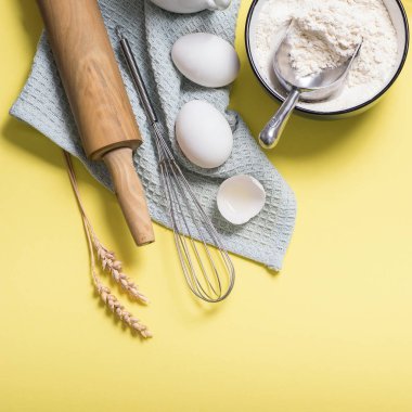 Makarna, un, oklava ve zeytinyağı için pişirme malzemeleri,