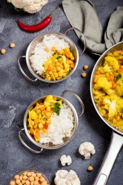 Karnabahar ve nohut ile Vejetaryen köri, sağlıklı homemad