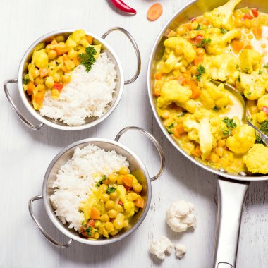 Karnabahar ve nohut ile Vejetaryen köri, sağlıklı homemad