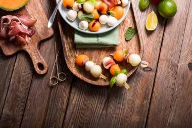 Kavun, mozzarella, prosciutto meze veya kavun ile snack