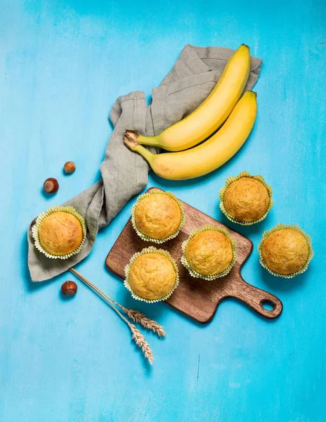 Domowe babeczki bananowe, zdrowa przekąska, wegańskie pieczone ciasta — Zdjęcie stockowe