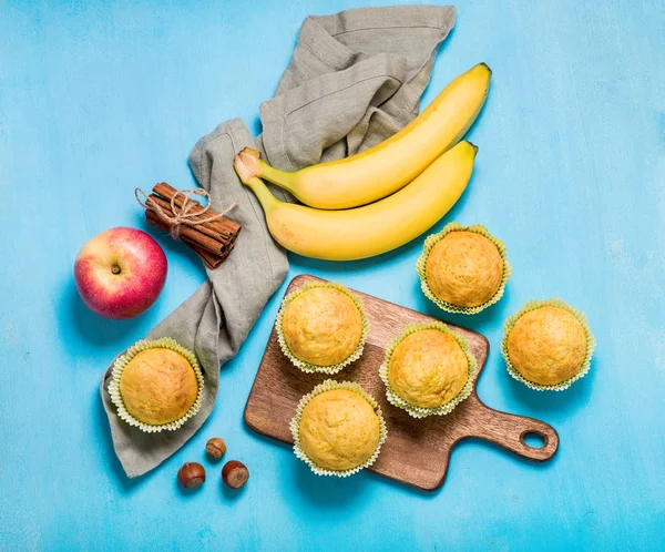 Zelfgemaakte banaan en appel muffins, gezonde snack, Vegan gebakken ca — Stockfoto