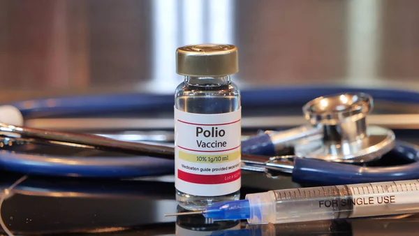 Флакон Вакцины Полиомиелита Шприц Стальном Фоне — стоковое фото