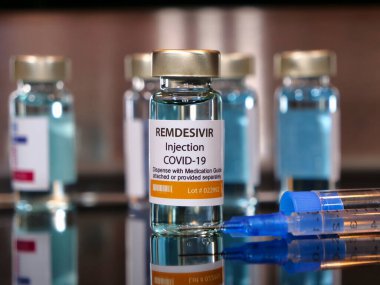 Covid 19 Coronavirus tedavisi için şırıngalı ilaç kalıntısı.