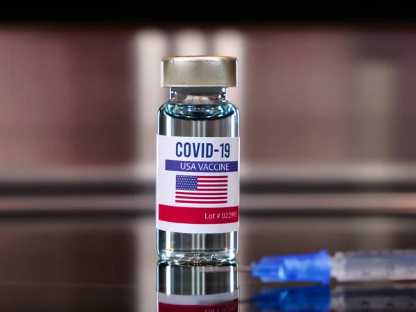 Injekční Lahvička Vakcíny Covid Vlajkovým Štítkem Spojených Států Amerických Koncept — Stock fotografie