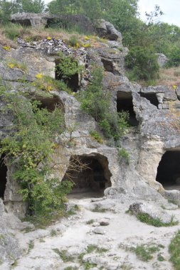 Kırım Cumhuriyeti 'nin dağ yamacı. Dağlar, mağaralar, ormanlar.