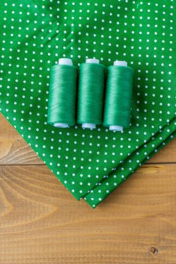 Terzisinde çalışan terzi, Terzi, kapatıyoruz.