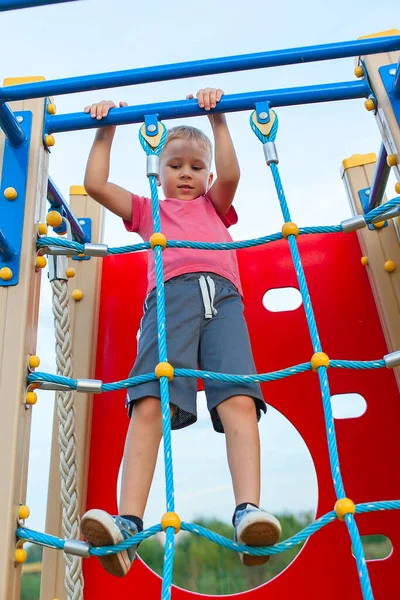 Verão Infância Lazer Pessoas Criança Conceito Feliz Parque Infantil Jogos — Fotografia de Stock