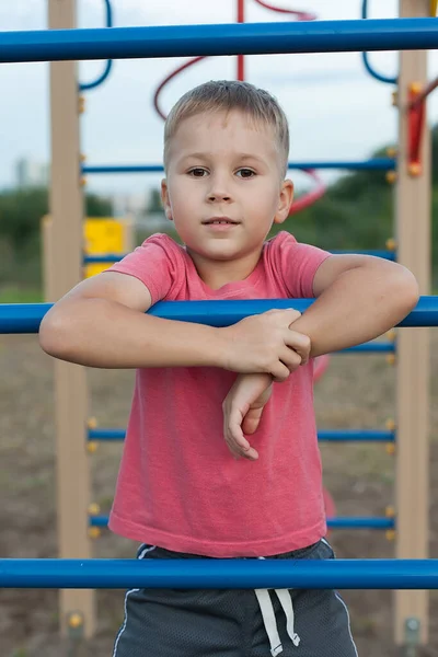 Verão Infância Lazer Pessoas Criança Conceito Feliz Parque Infantil Jogos — Fotografia de Stock