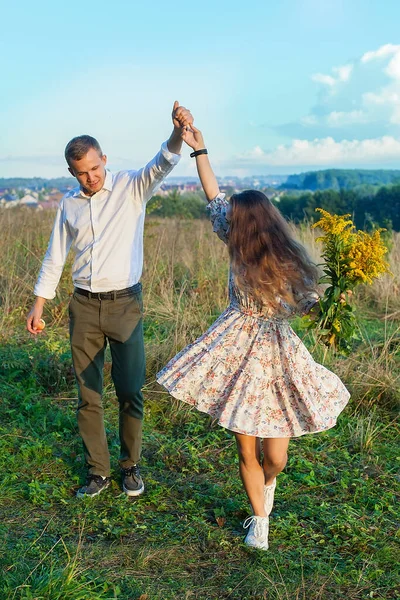 Liebe Liegt Der Luft Nettes Romantisches Paar Verbringt Zeit Miteinander — Stockfoto