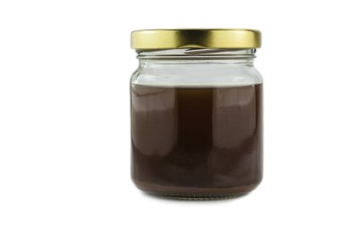 Beyaz arka planda geleneksel bitkisel cam şişe.