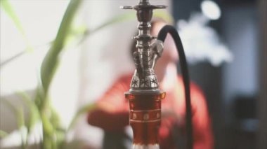 genç adam sigara nargile