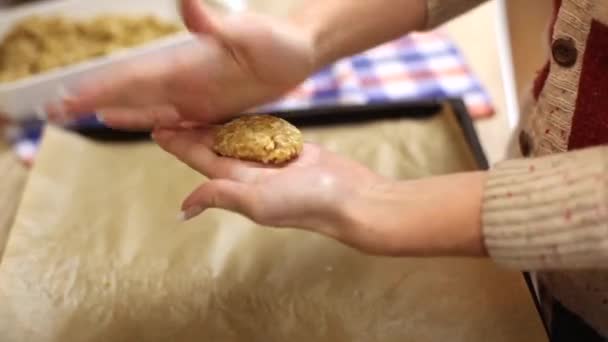 Homemade oatmeal cookies — Stock Video