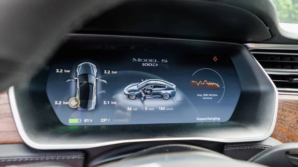 Urmond Holandia Maja 2018 Tesla Odmieni Stacji Samochodu Ładowanie Urmond — Zdjęcie stockowe