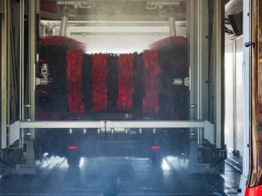 Oto yıkama, araba yıkama suyu, otomatik oto yıkama.