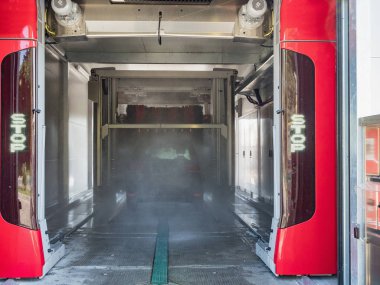 Oto yıkama, araba yıkama suyu, otomatik oto yıkama.