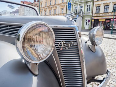 Vysoke Myto, Çek Cumhuriyeti - Eylül 09. 2018. tarihi araba Praga Piccolo, Vysoke Myto meydanında maruz 1938 araba.