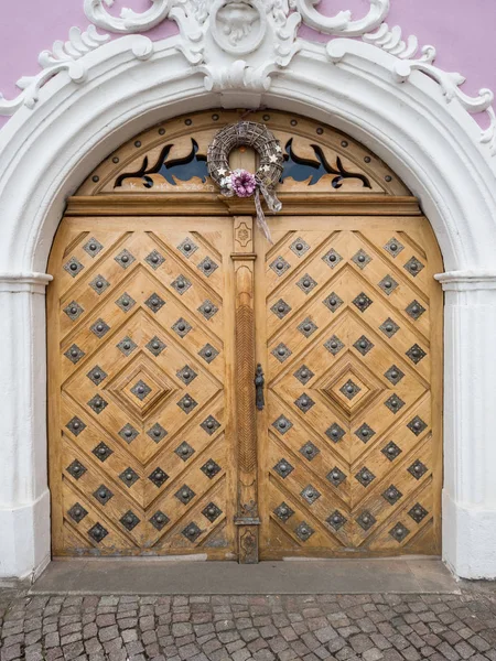 Typical Traditional Wooden Doors Metal Ornaments Pink House — Stock Photo, Image