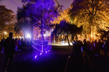 Prag, Cz - 11 Ekim 2018: Yanılsamalar ve ışık efektleri sinyal lambaları 2018 Prag festivalde yer. Çek Cumhuriyeti