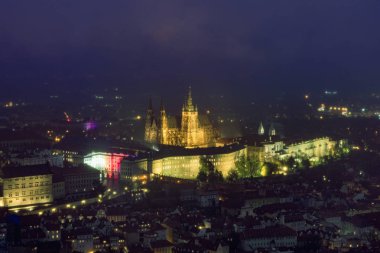 Prag gece manzarası. Prague Castle, Prag Skyline gece görünümü.
