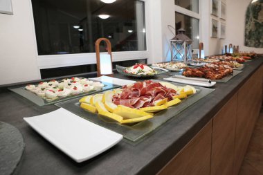 Büfe gruplar halinde lüks restoran