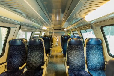 Tren kabin, iç bir tren, mavi koltuk görünümünü.