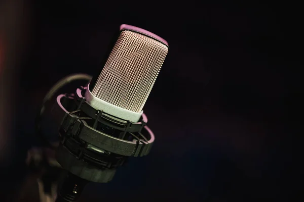 Microphone on stage against a background of auditorium. — Stock Photo, Image