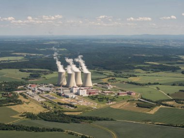 Nükleer enerji santralinin havadan görünümü Çek Cumhuriyeti 'nde temelin