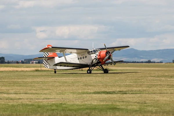 Sazena Czech Rep Julho 2020 Biplano Soviético Antonov Estacionado Grama — Fotografia de Stock