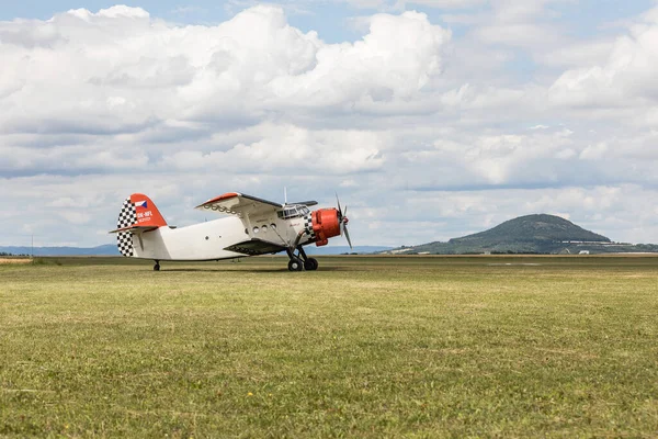 Sazena Czech Rep Julho 2020 Biplano Soviético Antonov Estacionado Grama — Fotografia de Stock