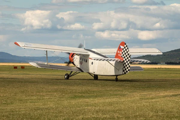 Sazena Czech Rep Julho 2020 Biplano Soviético Antonov Estacionado Grama — Fotografia de Stock