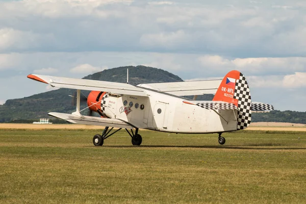 Sazena Czech Rep Julho 2020 Biplano Soviético Antonov Estacionado Grama — Fotografia de Stock