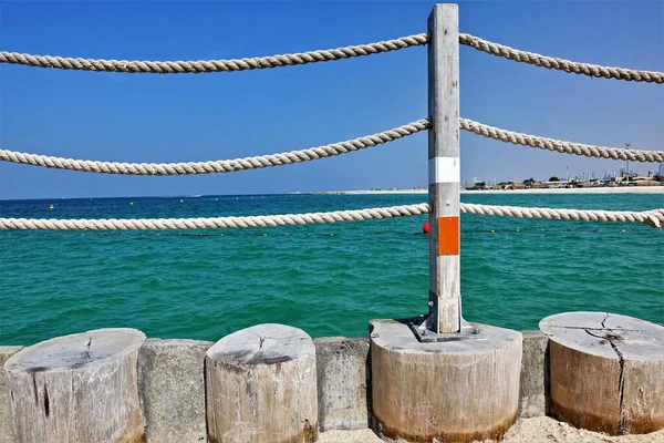 Pagar Pantai Close Pagar Terbuat Dari Kayu Yang Tidak Dicat — Stok Foto