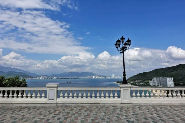 Remblai Pierre Avec Balustrades Blanches Éclairage Forme Vieilles Lampes Vue — Photo