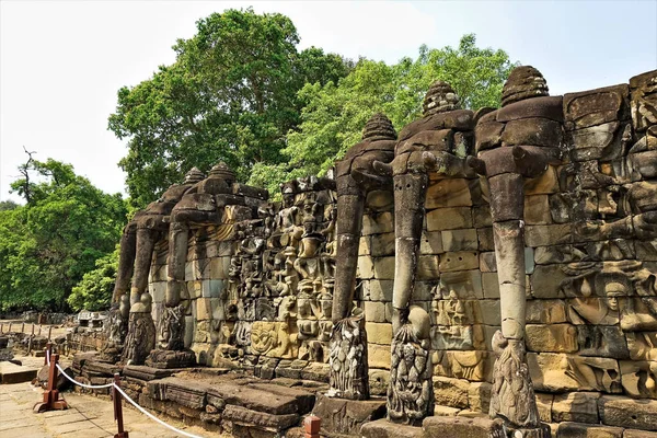 Unik Elefantterrass Det Gamla Templet Angkor Stenpiedestalen Dekorerad Med Sniderier — Stockfoto