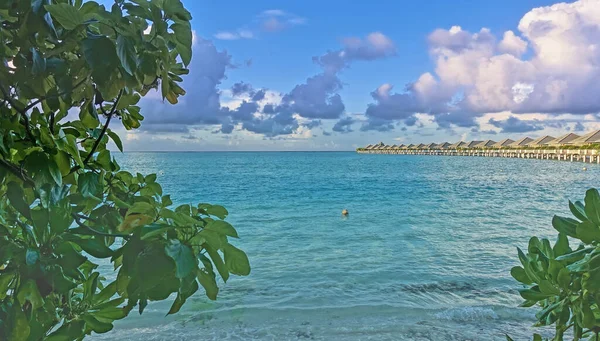 Buongiorno Alle Maldive Oceano Turchese Calmo Trasparente Visibile Una Fila — Foto Stock