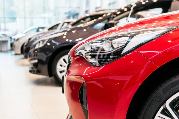 Una Fila Coches Concesionario Coches — Foto de Stock